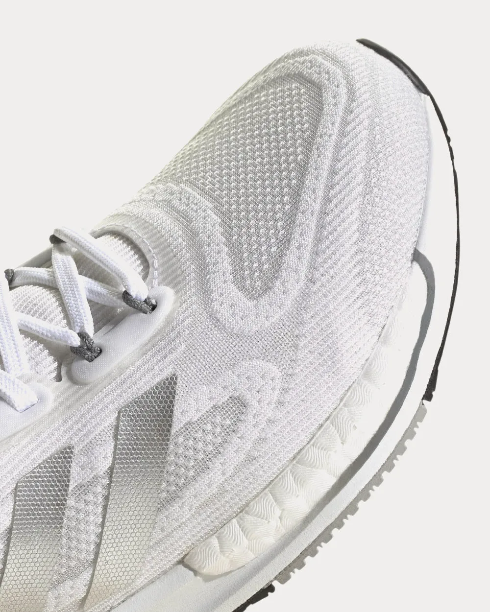Supernova  Cloud White / Silver Metallic / Grey Three Running Shoes